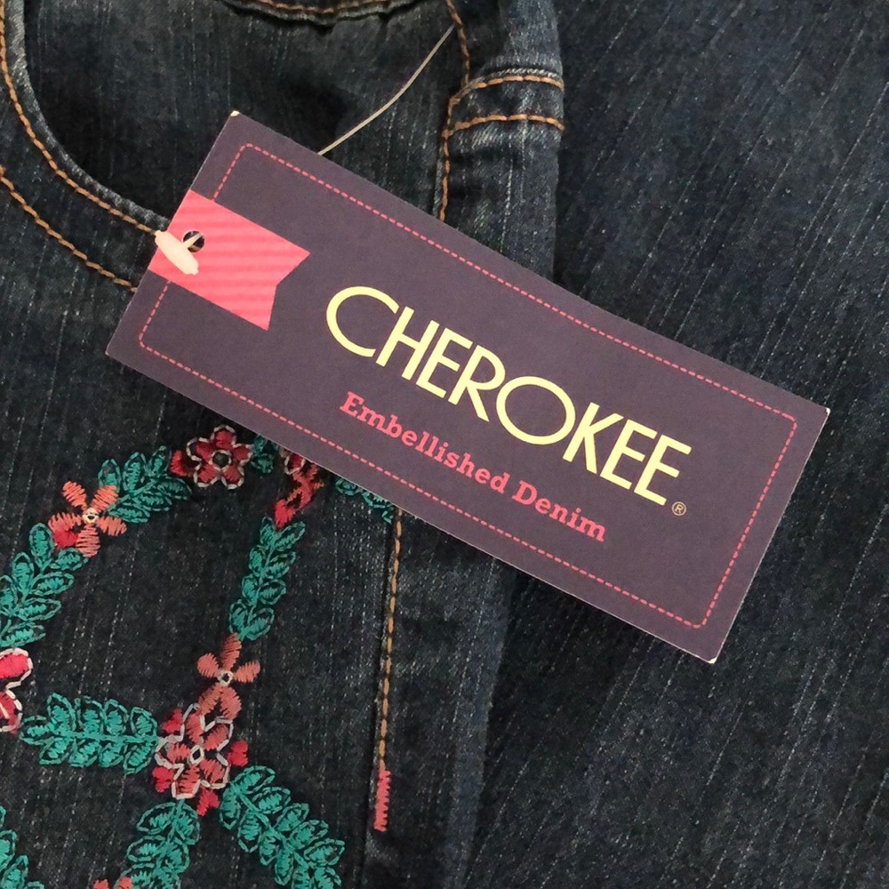 2 Pairs of Cherokee Embellished Jeans - Picture 5 of 12